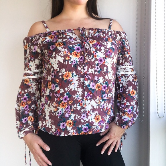 3/$25 WAYF | Cold Shoulder Peasant Blouse - Picture 3 of 7
